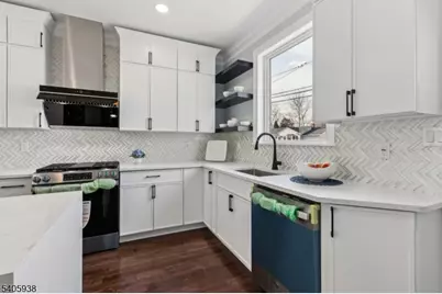 239 Suttons Ln, Edison, NJ 08817 - Photo 12