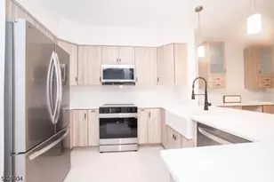 8 Maple Cres Unit 12, Vernon Twp., NJ 07462 - Photo 2