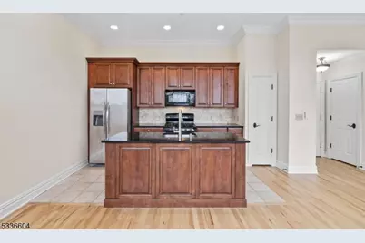 33 Forest Ave #E1, Hawthorne, NJ 07506 - Photo 6