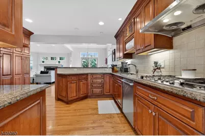 19 Springbrook Rd, Livingston, NJ 07039 - Photo 8