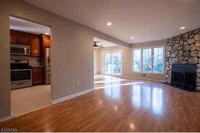 84 Stockton Ct, Parsippany, NJ 07950 - Photo 2