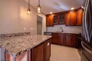 84 Stockton Ct, Parsippany, NJ 07950 - Photo 4