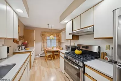 17 Coachlight Dr #17, Chatham Township, NJ 07928 - Photo 4