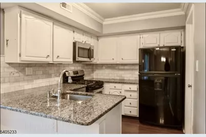 235 Tintern Ct, Franklin Township, NJ 08873 - Photo 4