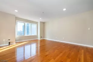 19 Legend Hills Dr, Edgewater, NJ 07020 - Photo 10