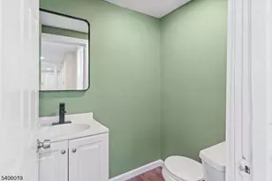 310 York St, Burlington, NJ 08016 - Photo 4