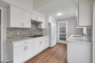 49 Pine Grove Rd, Berkeley Heights Township, NJ 07922 - Photo 2