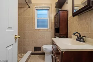 1094 Avenue C, Bayonne, NJ 07002 - Photo 10