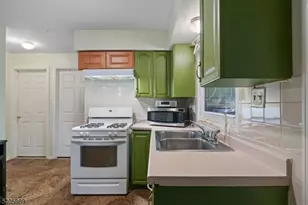 1094 Avenue C, Bayonne, NJ 07002 - Photo 8