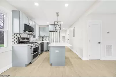 16 Grey Rock Ave, Little Falls Township, NJ 07424 - Photo 2