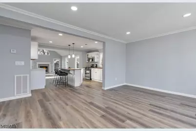 81 Hutchinson St, Clark Township, NJ 07066 - Photo 2