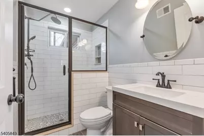 81 Hutchinson St, Clark Township, NJ 07066 - Photo 16