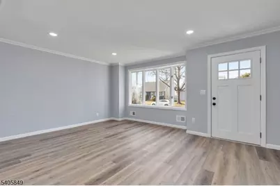 81 Hutchinson St, Clark Township, NJ 07066 - Photo 4