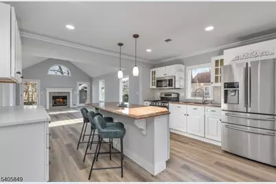 81 Hutchinson St, Clark Township, NJ 07066 - Photo 6