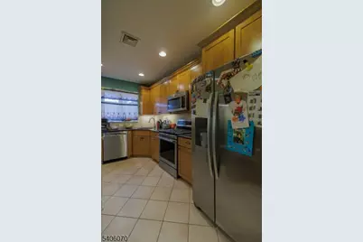 264 W Colfax Ave, Roselle Park, NJ 07204 - Photo 10