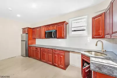 39 Ellis Ave, Irvington, NJ 07111 - Photo 2