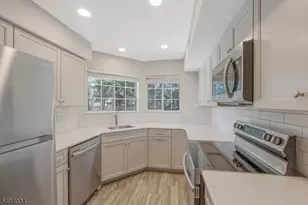 20 Academy Ct Ondo, Bedminster Township, NJ 07921 - Photo 16