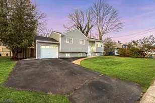 139 Lee Dr, Middlesex, NJ 08846 - Photo 2