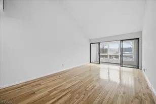 28 Sunrise Dr, Long Hill Township, NJ 07933 - Photo 4