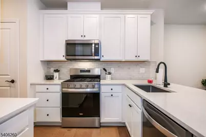 222 Jessie Pl, New Brunswick, NJ 08901 - Photo 4