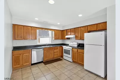71 Hartford St #2, Newark, NJ 07103 - Photo 6