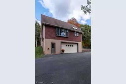 9 Wayside Ln, Clinton Township, NJ 08833 - Photo 2