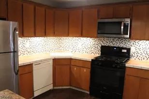 55 Crabapple Ln, Franklin Township, NJ 08823 - Photo 4