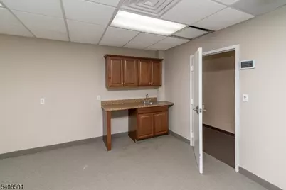 555 Goffle Rd, Ridgewood, NJ 07450 - Photo 1