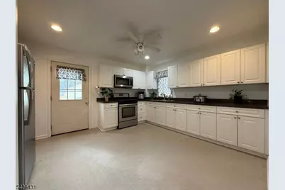 214 Elizabeth St #1, South Bound Brook Boro, NJ 08880 - Photo 12