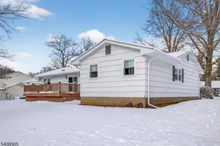 7 Madeleine Pl, Parsippany, NJ 07054 - Photo 32