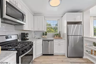 36 Hawthorne Pl #2I, Montclair, NJ 07042 - Photo 6