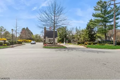 14 Pembroke Dr, Mendham, NJ 07945 - Photo 2