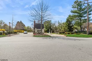 14 Pembroke Dr, Mendham, NJ 07945 - Photo 2