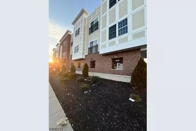 351 Clay Ave W #305, Roselle Park, NJ 07204 - Photo 2