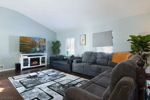 31 Green Dr, East Hanover Township, NJ 07936 - Photo 10