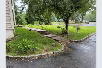 31 Green Dr, East Hanover Township, NJ 07936 - Photo 8