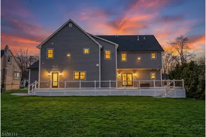 11 Laurel Pl, Fairfield, NJ 07004 - Photo 6