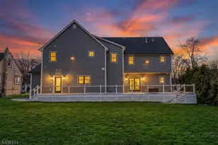 11 Laurel Pl, Fairfield, NJ 07004 - Photo 6