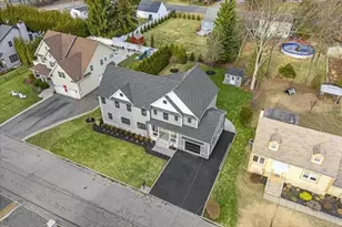 11 Laurel Pl, Fairfield, NJ 07004 - Photo 4