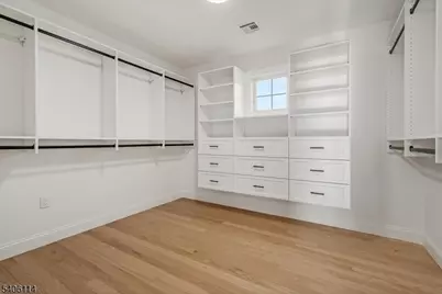 11 Laurel Pl, Fairfield, NJ 07004 - Photo 30