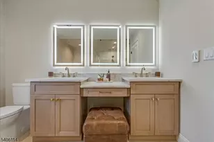 11 Laurel Pl, Fairfield, NJ 07004 - Photo 34