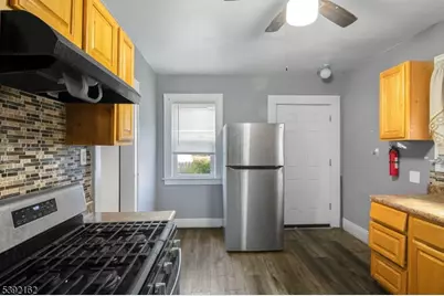 337 N Maple Ave, East Orange, NJ 07017 - Photo 10