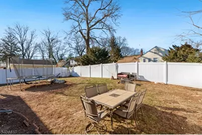 36 N Vivyen St, Bergenfield, NJ 07621 - Photo 24