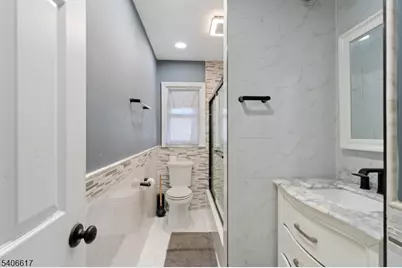 36 N Vivyen St, Bergenfield, NJ 07621 - Photo 18