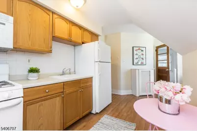 11 Mountainview Pl #2, Montclair, NJ 07042 - Photo 8