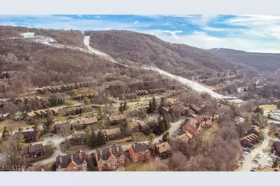 5 Wimbledon Dr #2, Vernon, NJ 07462 - Photo 2