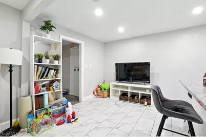 97 Hopkins Pl, Irvington, NJ 07111 - Photo 18