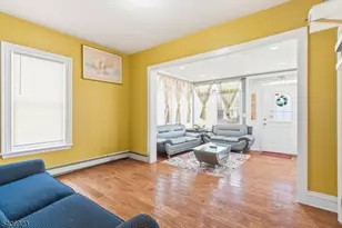 328 Hawthorne St, Orange, NJ 07050 - Photo 6