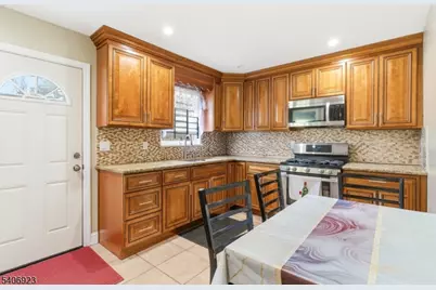 328 Hawthorne St, Orange, NJ 07050 - Photo 4