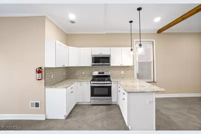 16 Sayre St, Elizabeth, NJ 07208 - Photo 8